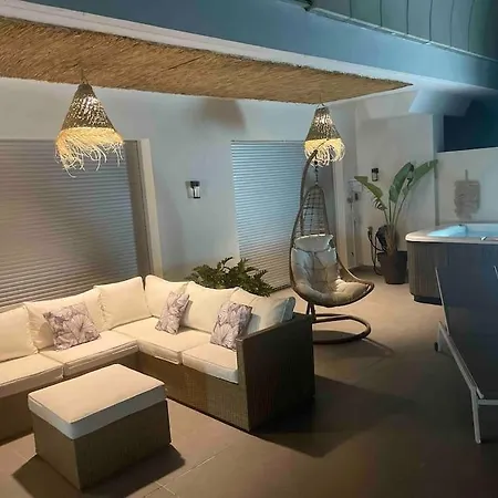 Carla Hills - Seaview & Spectacular Terrace