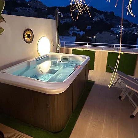 Carla Hills - Seaview & Spectacular Terrace Lejlighed *